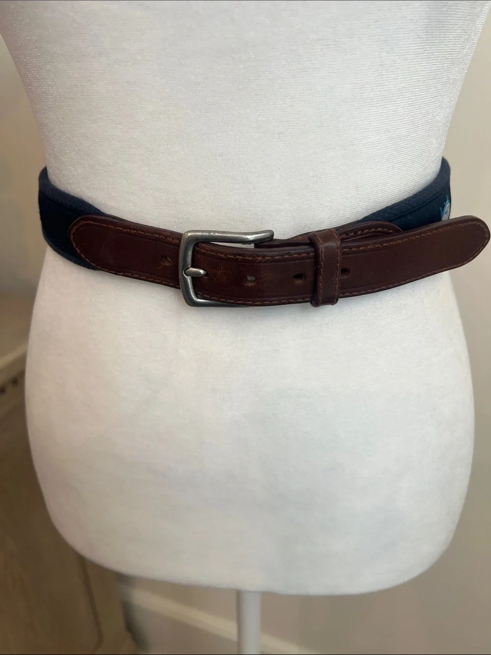 Boys Southern Tide Skipjack ribbon belt size 26 navy and brown leather
